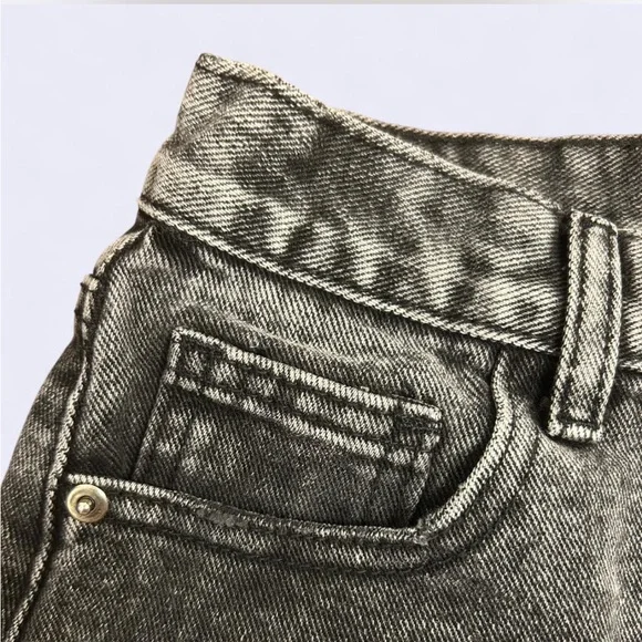 PrettyLittleThing Grey Distressed Shorts - Picture 3 of 5